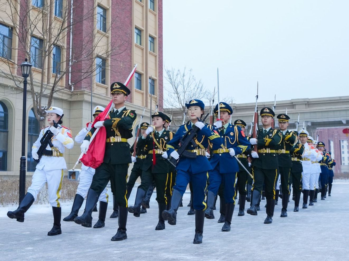 新学年 新征程 --  9728太阳集团举行2024年春季学期开学升国旗仪式暨“国旗下的爱国主义...